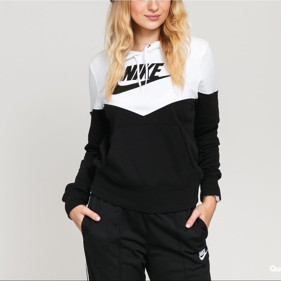 sportswear heritage fleece sweatshirt